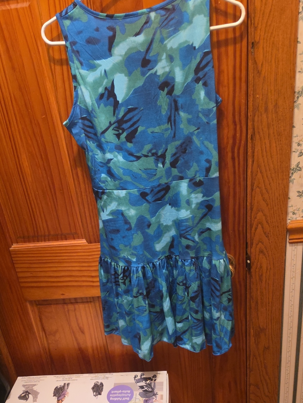 Sleeveless Backless Dress in Blue-Green Abstract Print